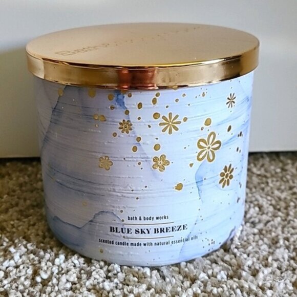 BLUE SKY BREEZE 3 Wick Candle Bath & Body Works - Picture 1 of 6